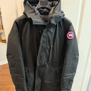 Men's Navy Canada Goose Chateau parka